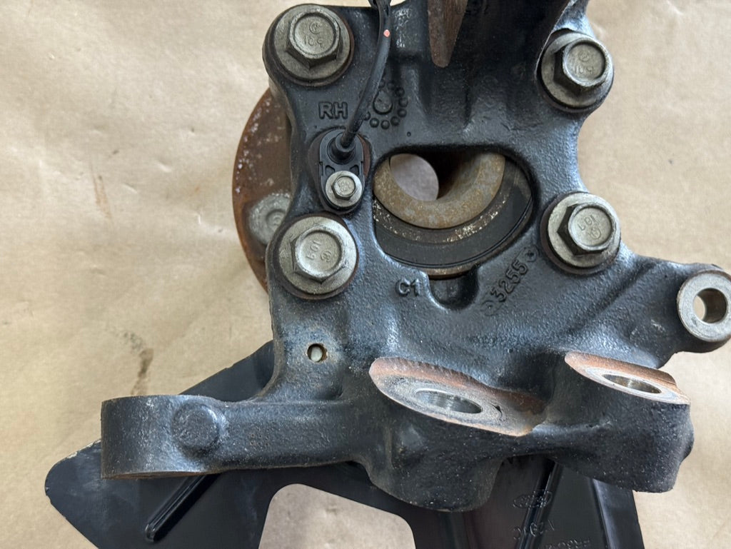 2024-2026 Mustang GT RH Passenger Side Front Spindle Knuckle Hub 16k miles