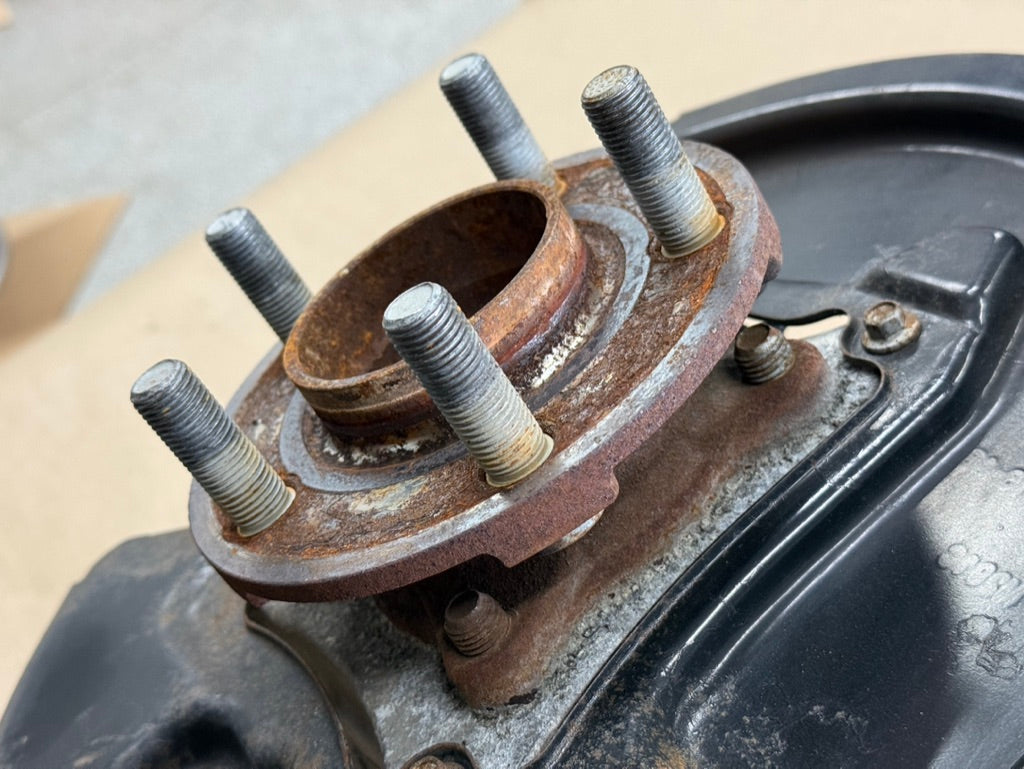 2015-2023 Ford Mustang 5.0 GT RH Passenger Side Rear Spindle Knuckle Hub