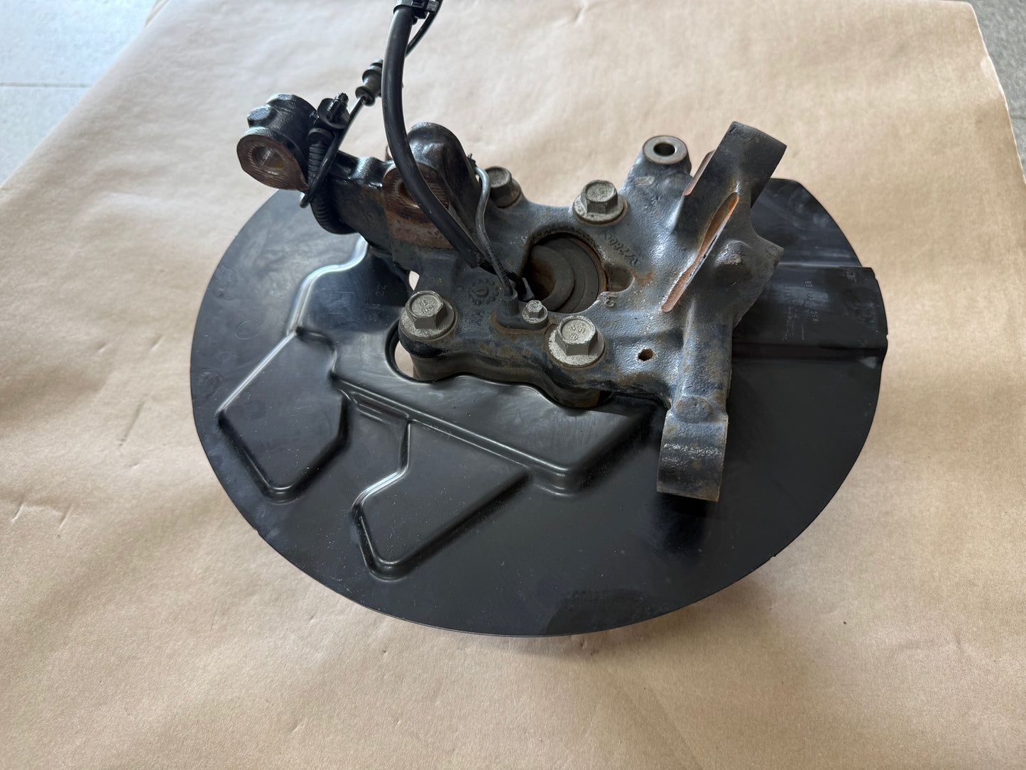 2021-2023 Ford Mustang 5.0 GT RH Passenger Side Front Spindle Knuckle Hub 4 Bolt