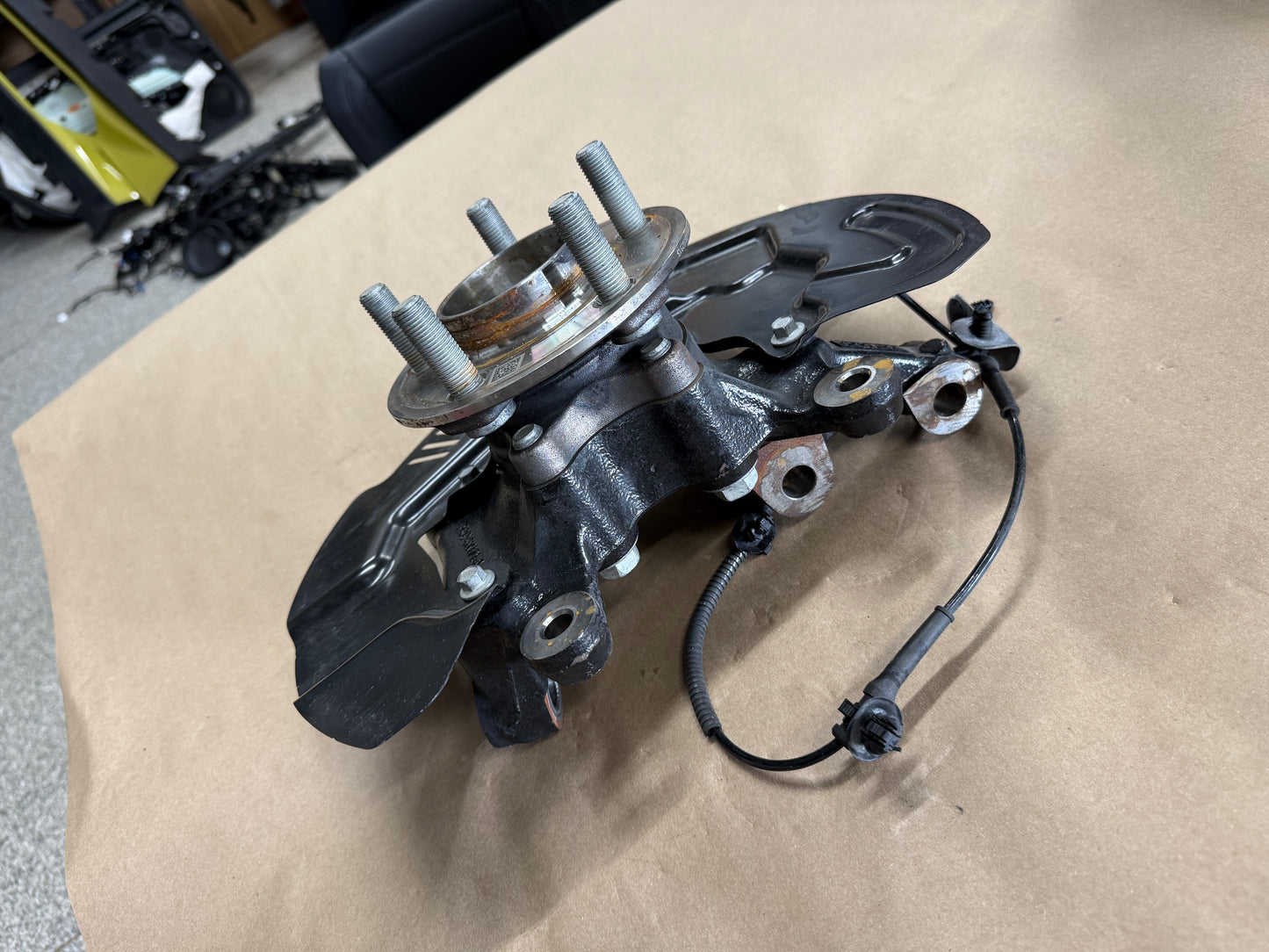 2024-2026 Ford Mustang GT LH Driver Side Front Spindle Knuckle Hub