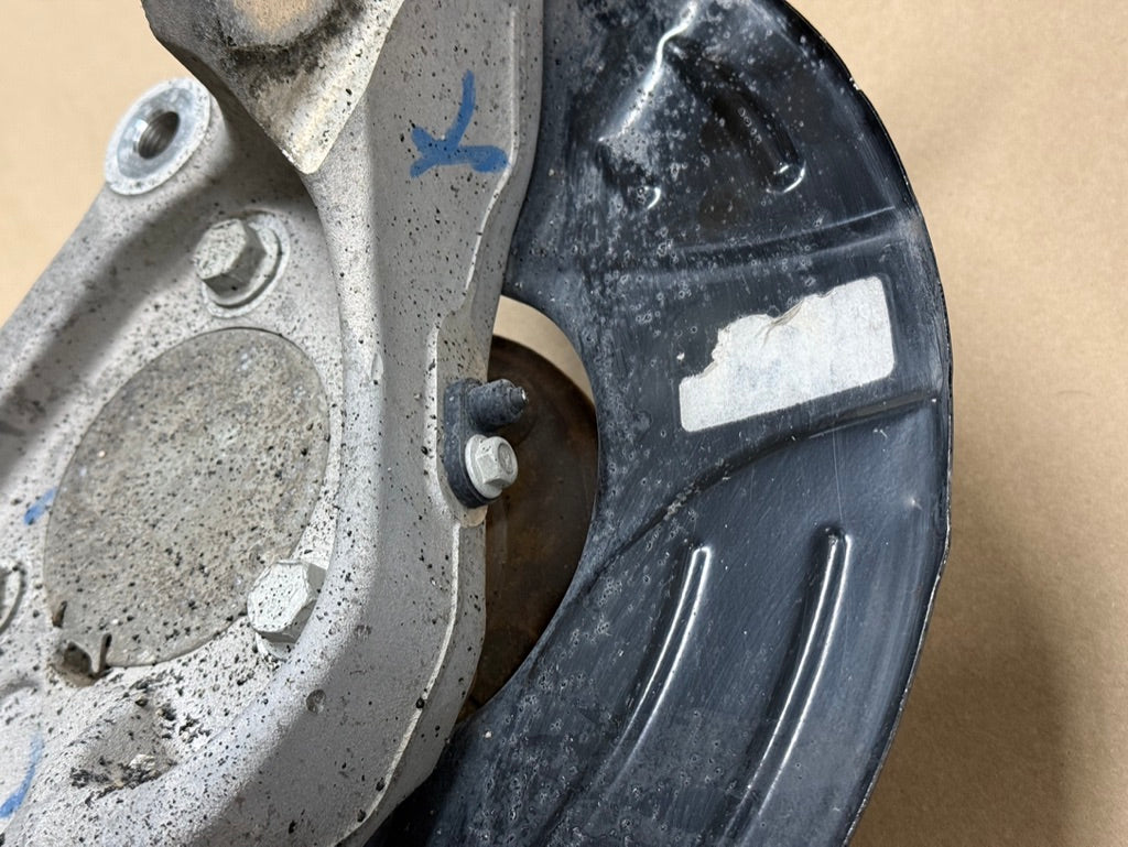 2010-2015 Chevrolet Camaro SS LH Driver Front Spindle Knuckle Hub GM