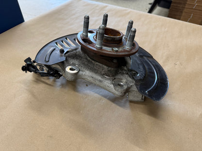 2016-2023 Chevrolet Camaro SS RH Passenger Front Spindle Knuckle Hub GM