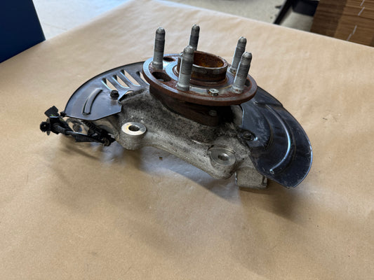 2016-2023 Chevrolet Camaro SS RH Passenger Front Spindle Knuckle Hub GM