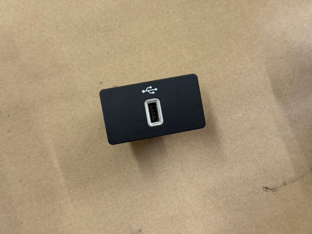 2022 Ford Mustang GT Touch Screen, Face Plate, Radio, Module USB Port