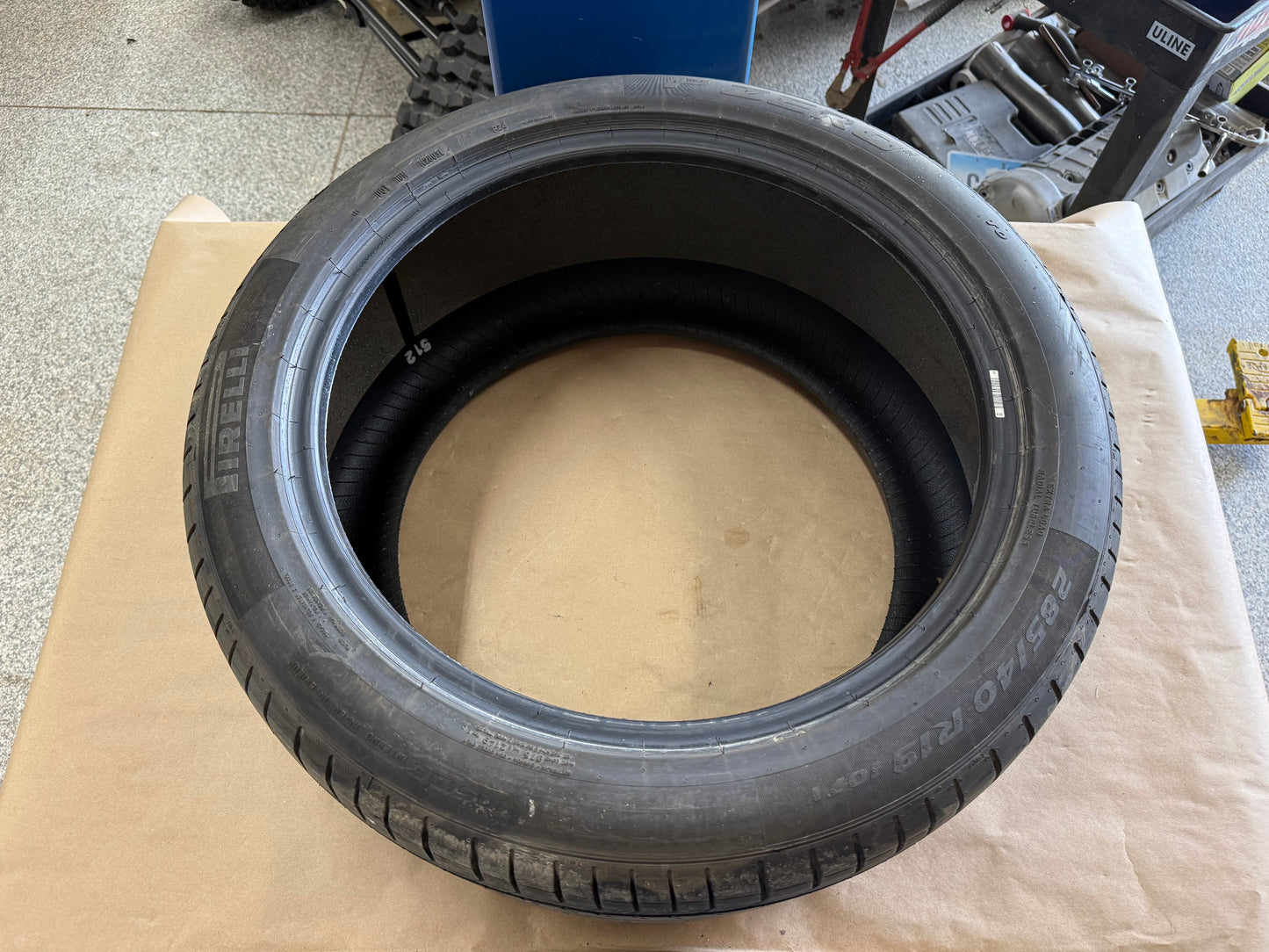 Pirelli P Zero PZ4 285/40/19 Tire