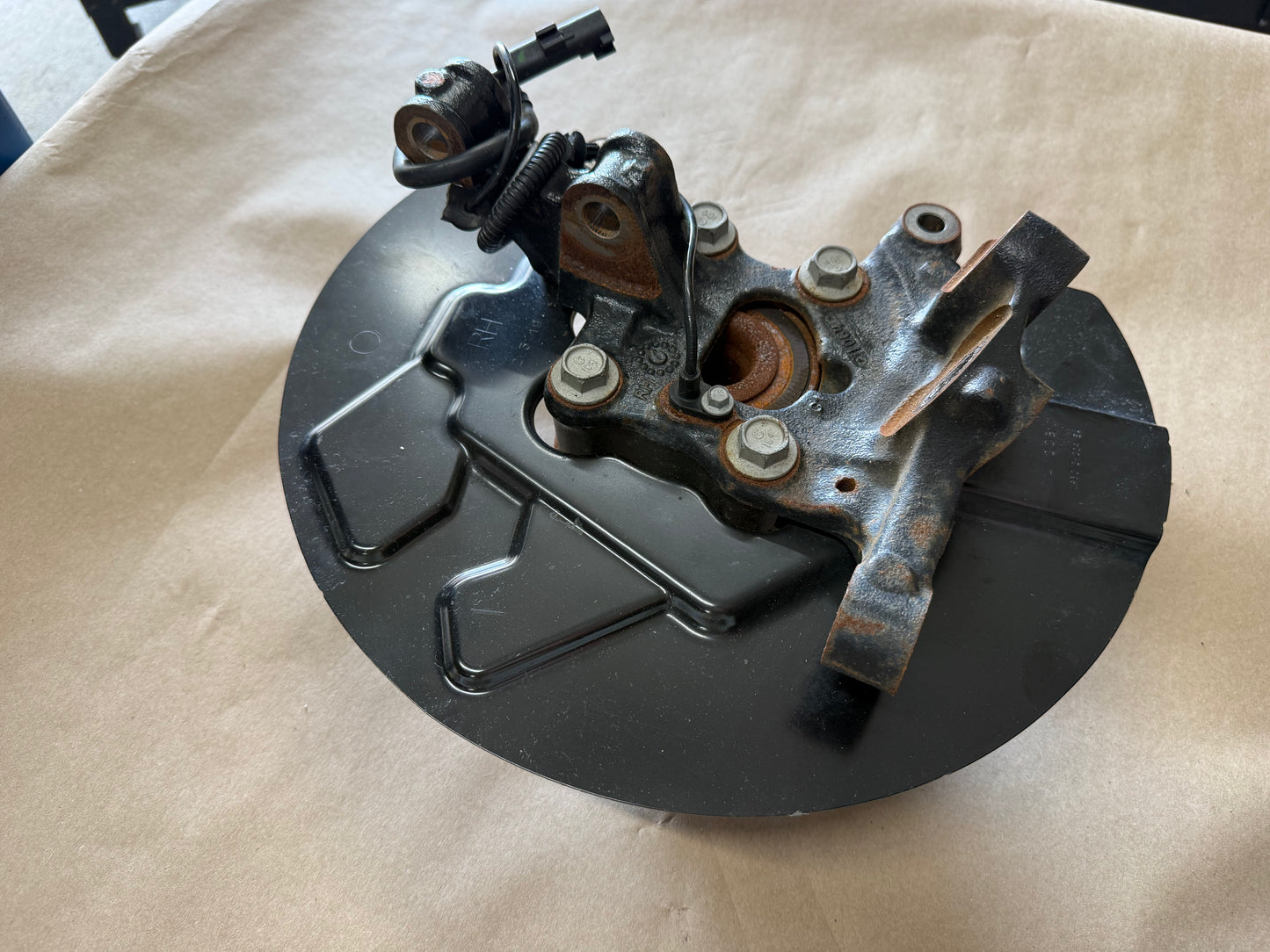 2021-2023 Ford Mustang 5.0 GT RH Passenger Side Front Spindle Knuckle Hub 4 Bolt