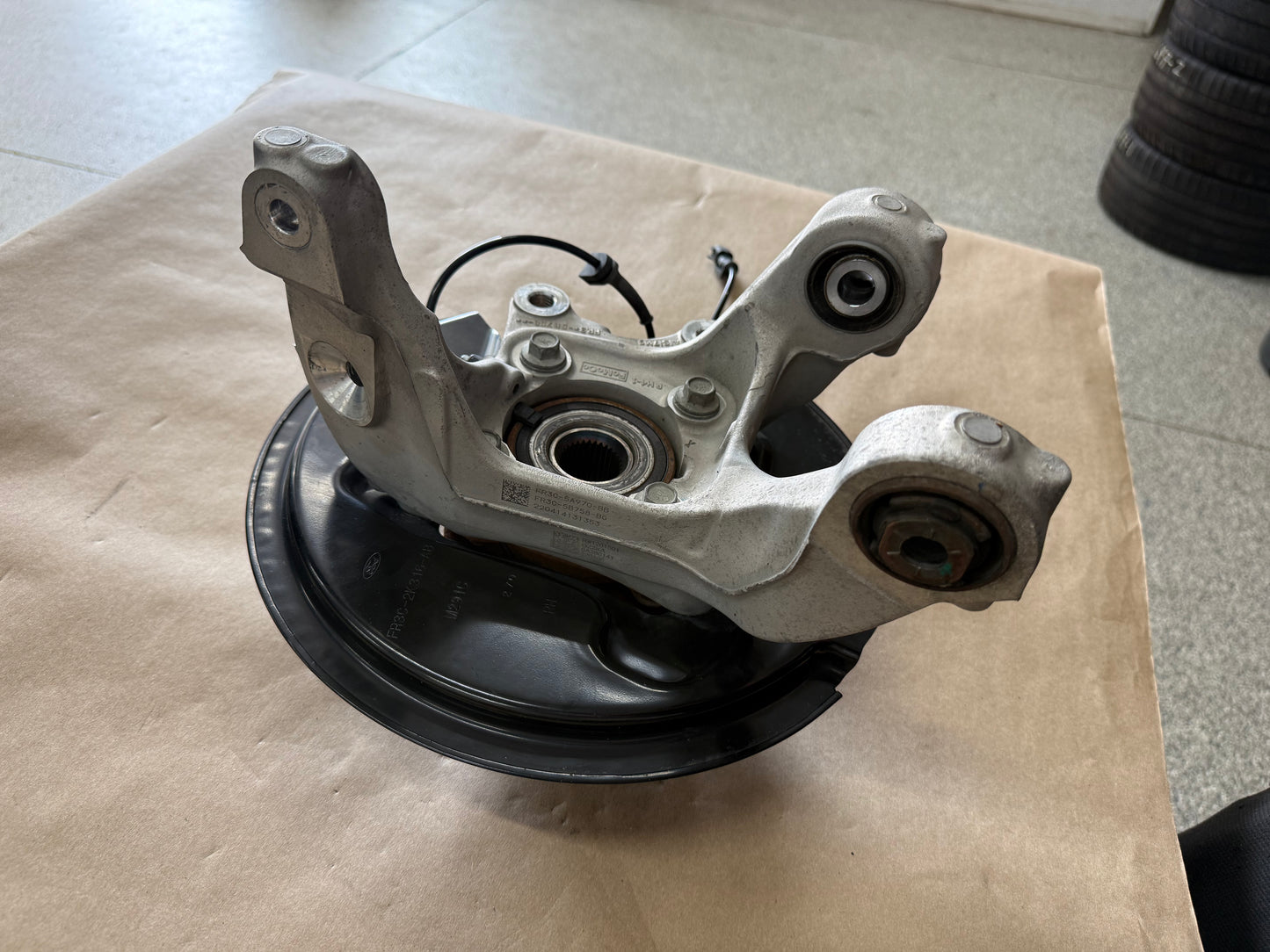 2015-2023 Ford Mustang 5.0 GT RH Passenger Side Rear Spindle Knuckle Hub