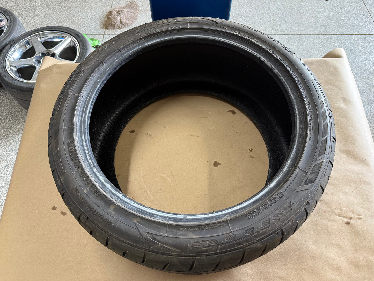 Nitto NT555 G2 265/40/19 Tire
