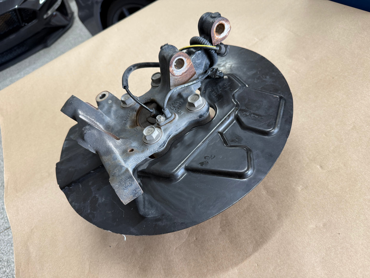 2021-2023 Ford Mustang 5.0 GT LH Driver Side Front Spindle Knuckle Hub 4 Bolt