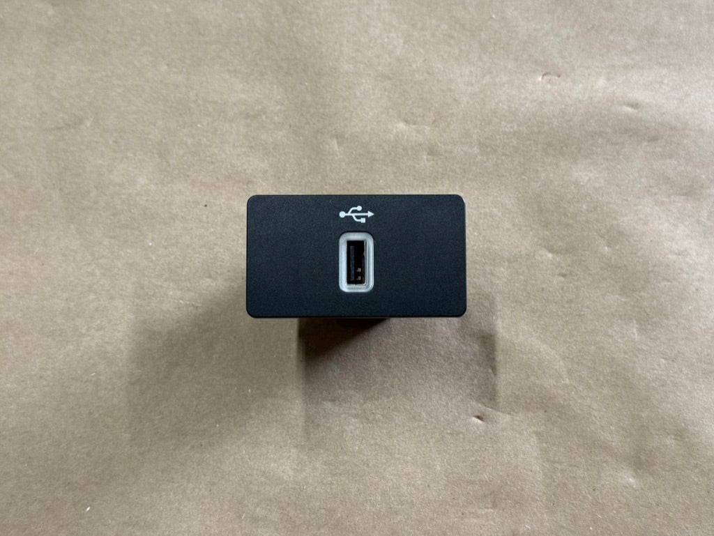 Ford Mustang USB Port OEM 16-17