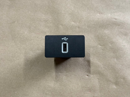 Ford Mustang USB Port OEM 16-17