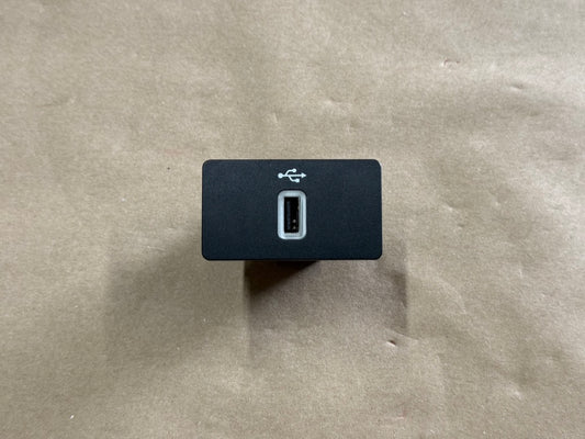 Ford Mustang USB Port OEM 16-17