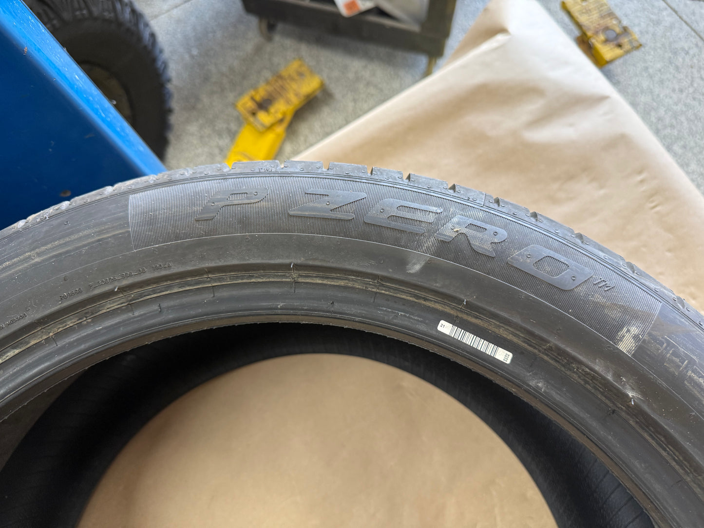 Pirelli P Zero PZ4 285/40/19 Tire