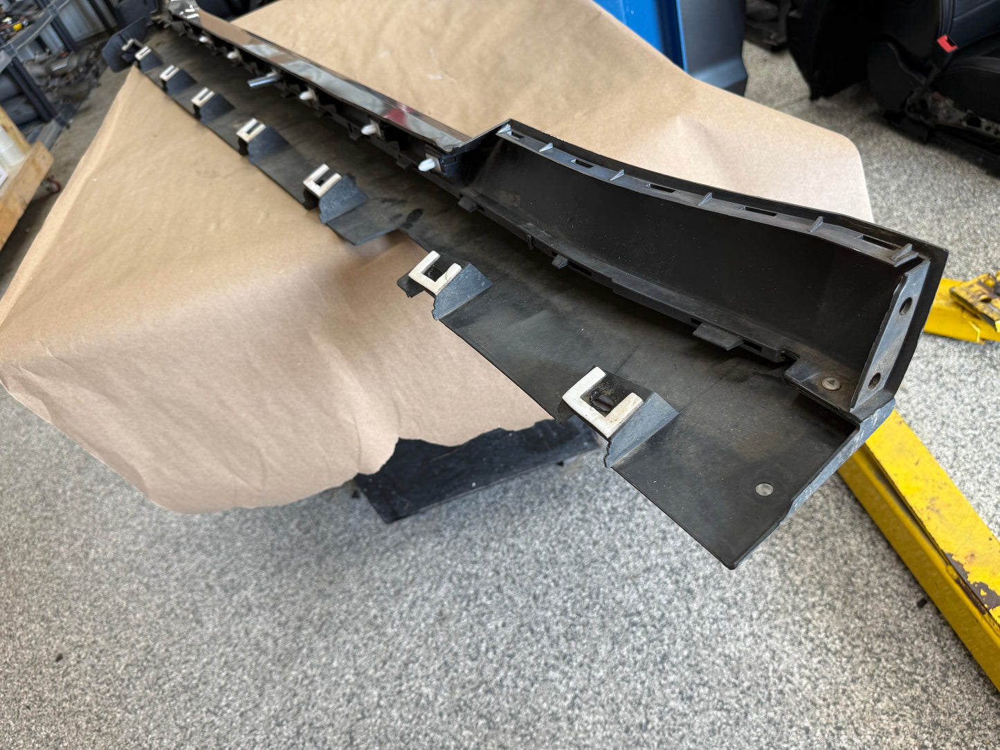 2015-2023 Ford Mustang GT V6 LH Side Skirt Molding Driver Side "M7"