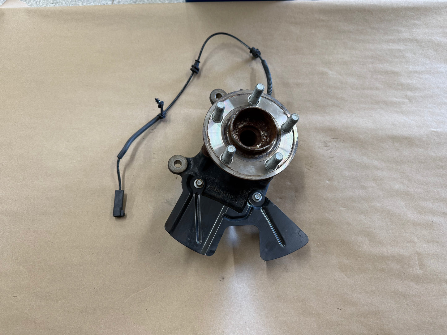 2021-2023 Ford Mustang 5.0 GT RH Passenger Side Front Spindle Knuckle Hub 4 Bolt