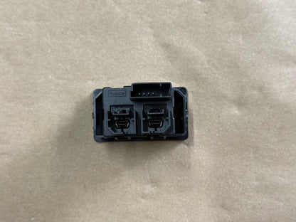 Ford Mustang USB Port OEM 16-17