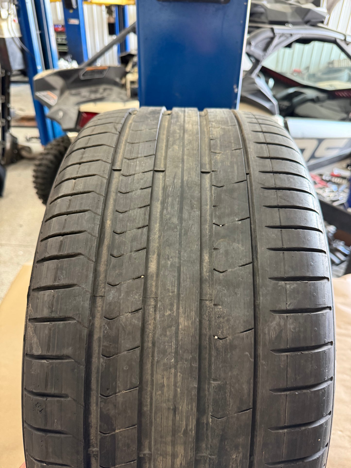 Pirelli P Zero PZ4 285/40/19 Tire