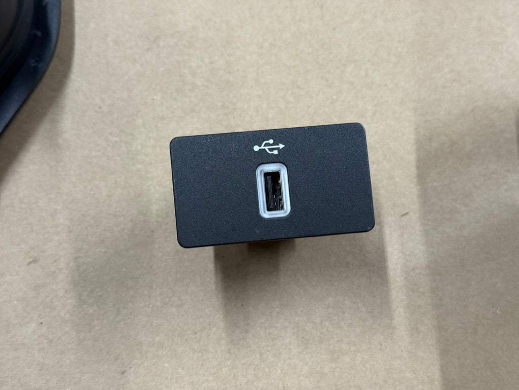 2022 Ford Mustang GT Touch Screen, Face Plate, Radio, Module USB Port