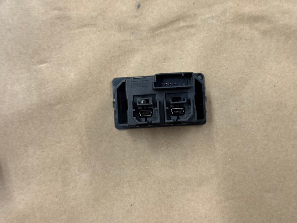 2019 Ford Mustang Touch Screen Face Plate Radio Module USB Port