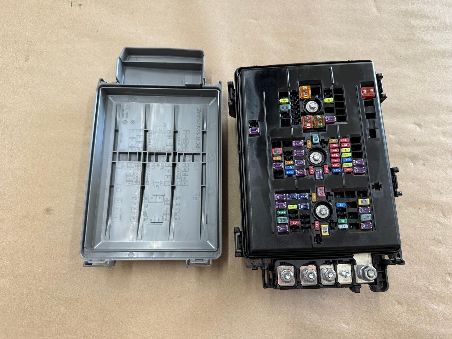 2023-2026 Ford F-250 F-350 Super Duty 7.3L Gas Engine Bay Fuse Box