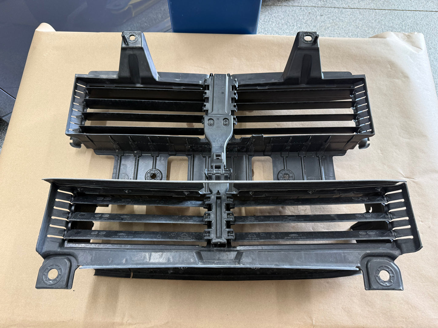 2018-2023 Ford Mustang GT Radiator Air Shutter Grille Assembly