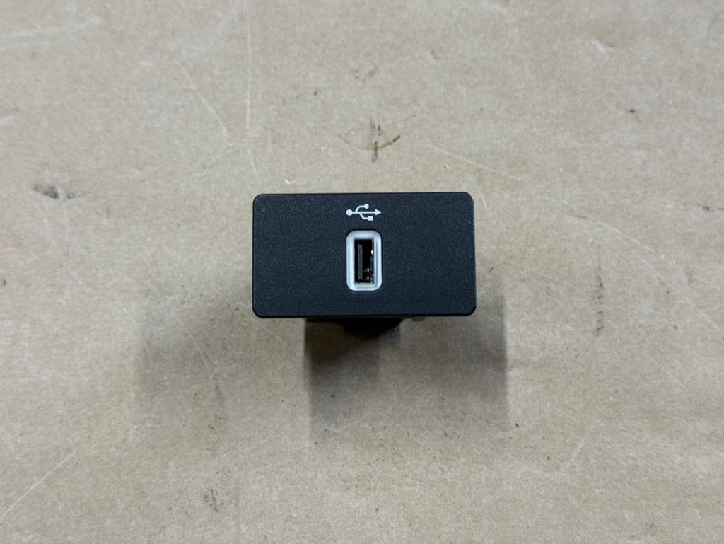 Ford Mustang USB Port OEM 16-17
