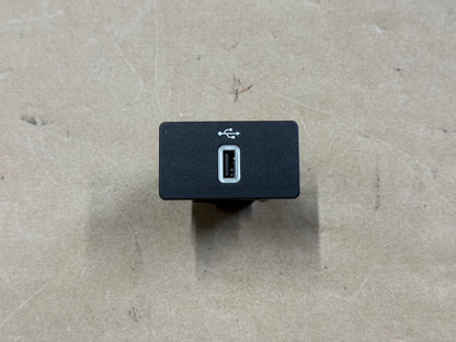 Ford Mustang USB Port OEM 16-17