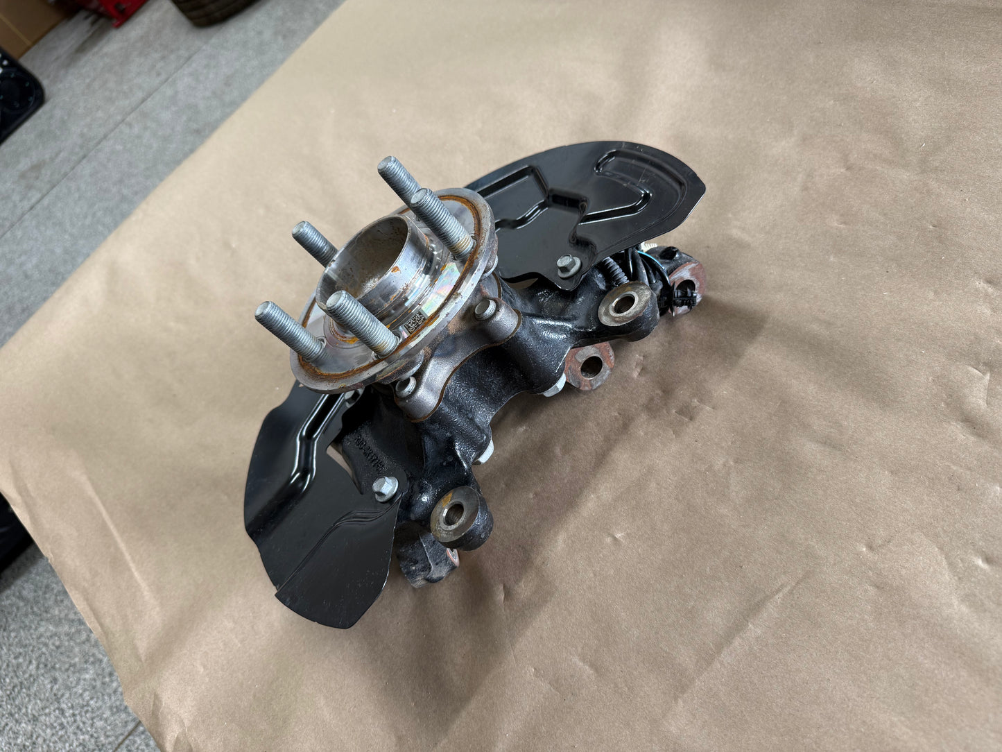 2024-2026 Ford Mustang GT LH Driver Side Front Spindle Knuckle Hub
