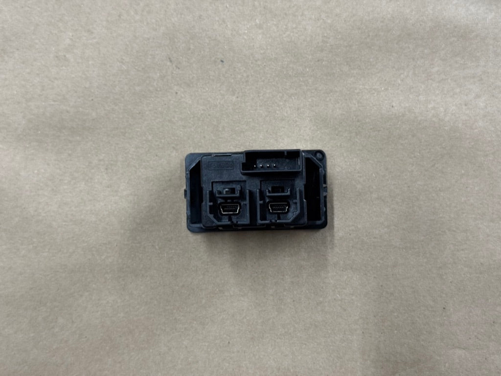 Ford Mustang USB Port OEM 16-17