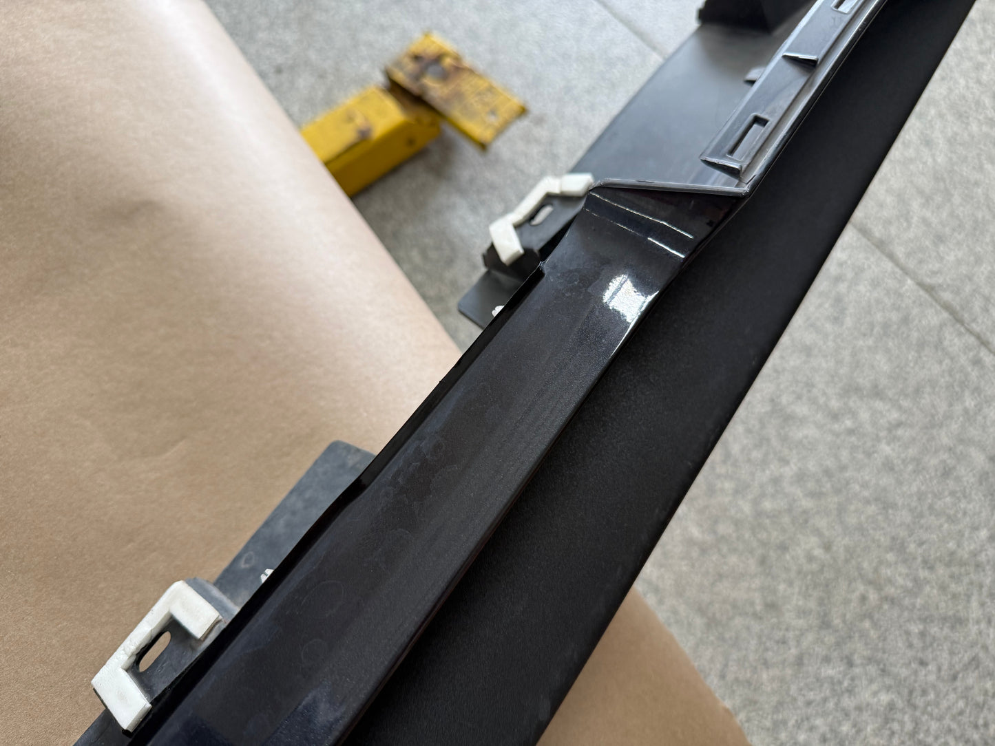 2015-2023 Ford Mustang GT V6 RH Passenger Side Skirt Molding "HY"