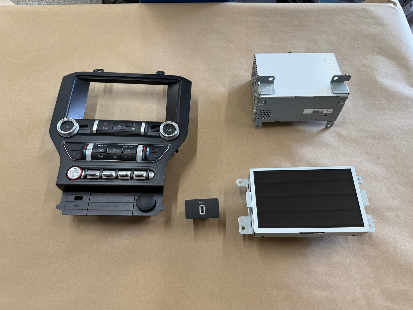 2022 Ford Mustang GT Touch Screen, Face Plate, Radio, Module USB Port