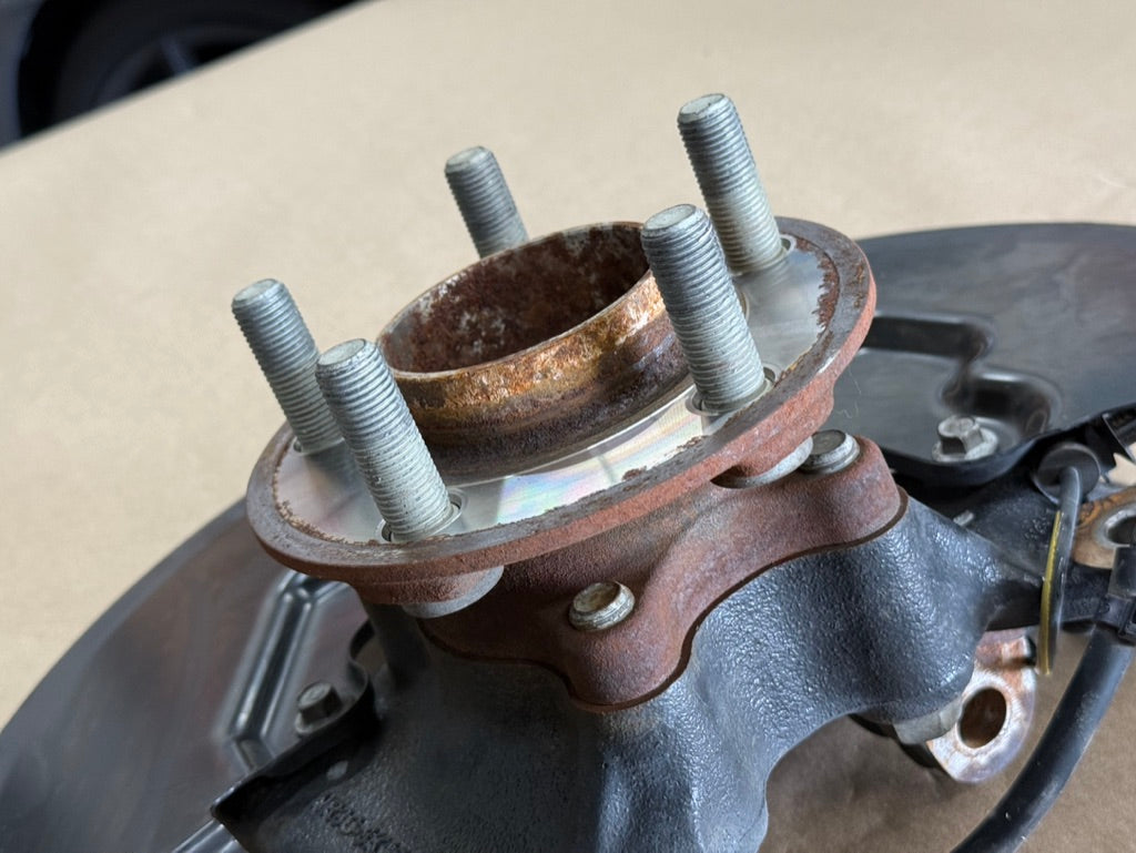 2021-2023 Ford Mustang 5.0 GT LH Driver Side Front Spindle Knuckle Hub 4 Bolt