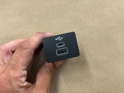 2024-2026 Ford Mustang GT Ecoboost USB Port