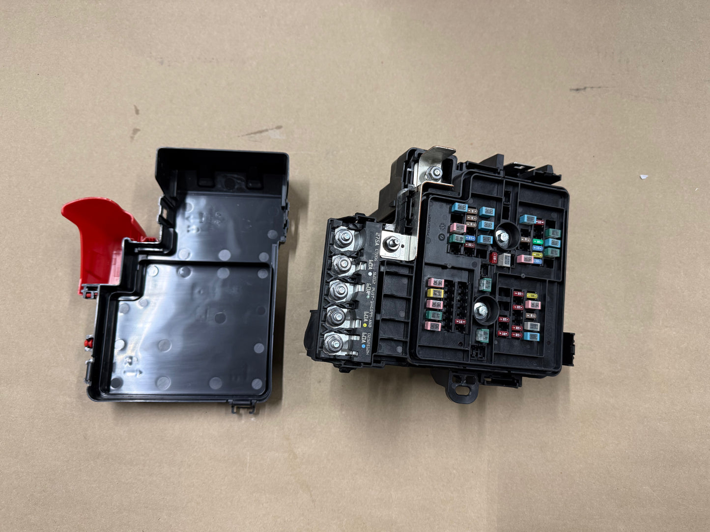 2024-2026 Ford Mustang GT Engine Bay Fuse Box Under Hood