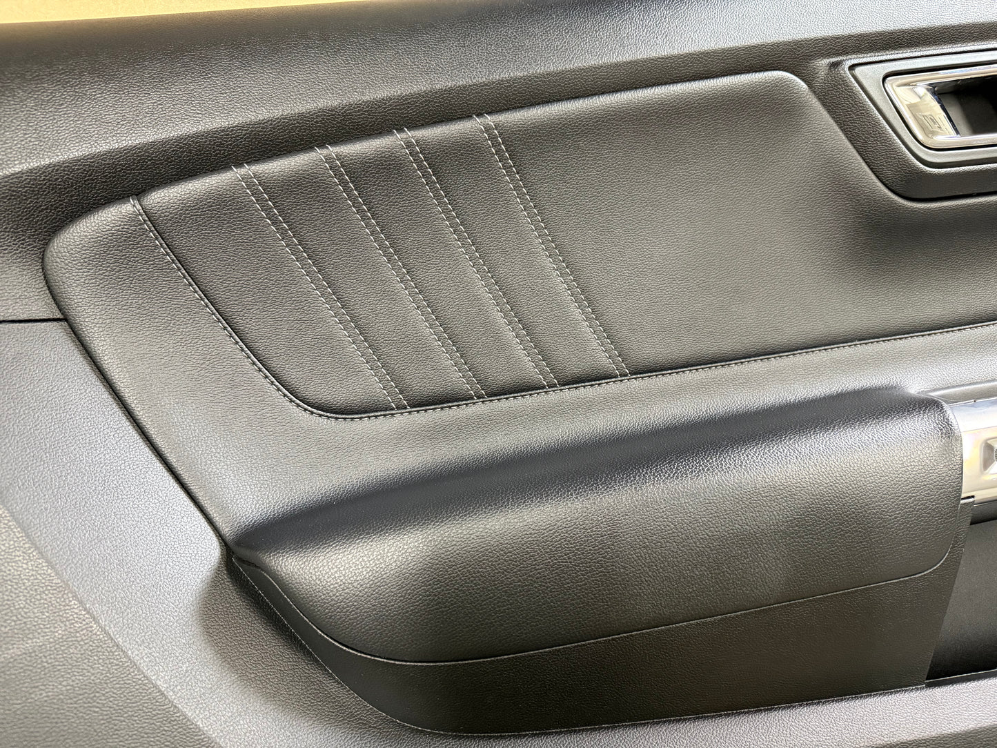 2015-2017 Ford Mustang GT LH Driver Leather Insert Door Panel Grey Stitching