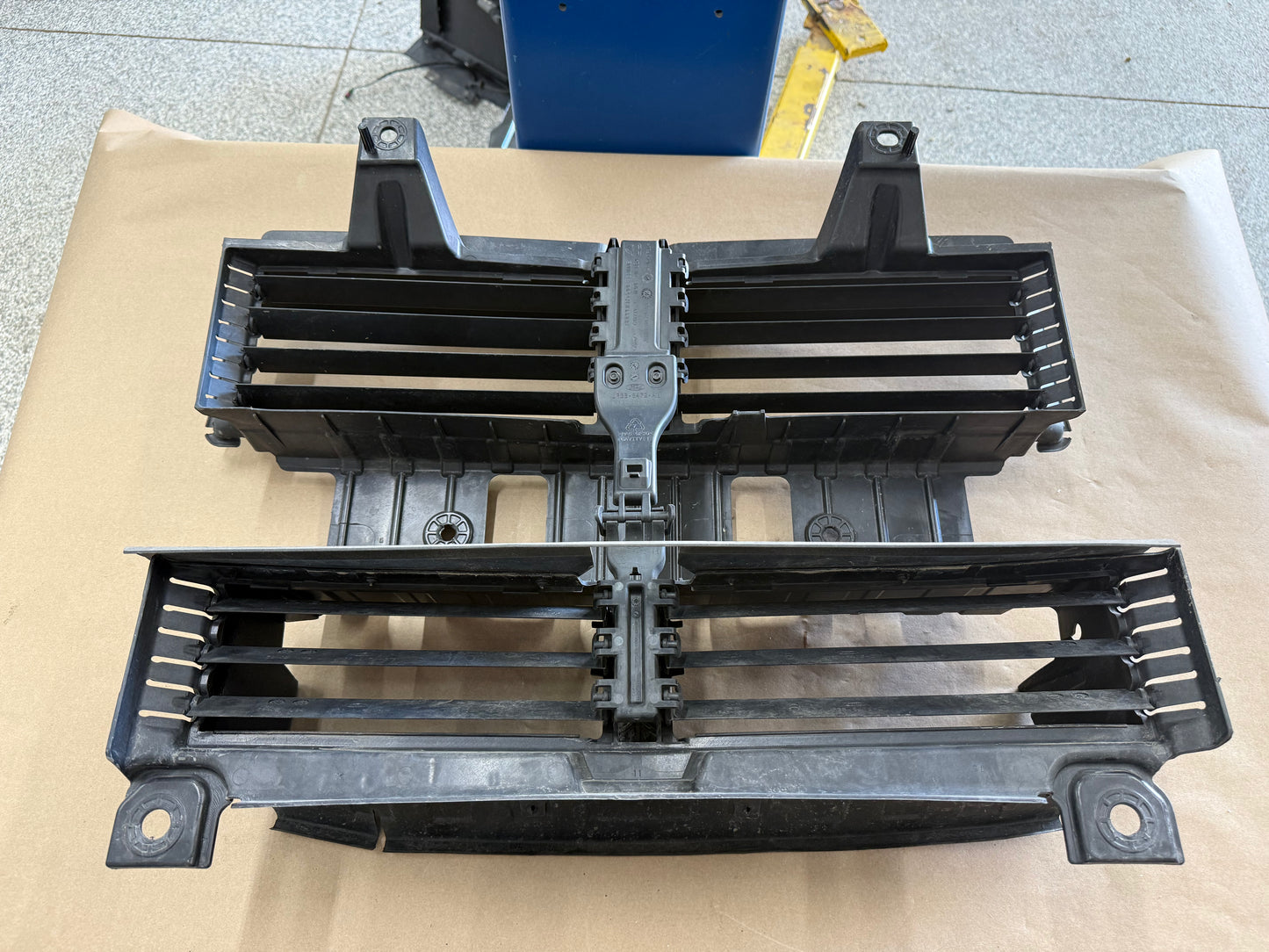 2018-2023 Ford Mustang GT Radiator Air Shutter Grille Assembly