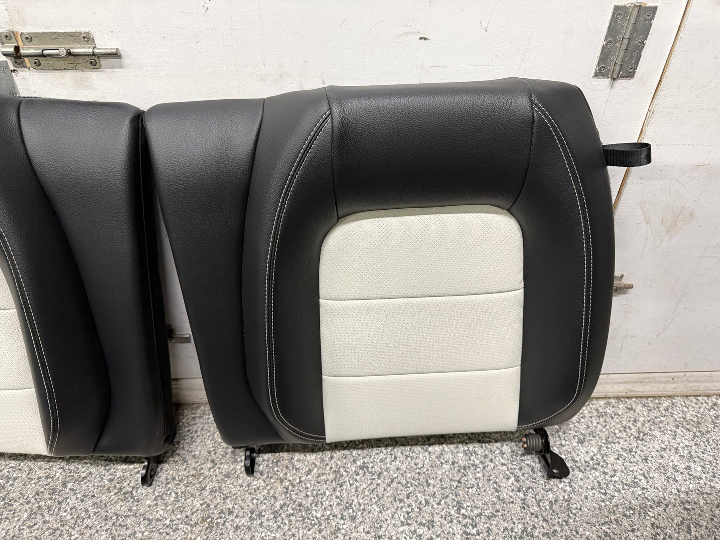2018-2023 Ford Mustang GT Black/White Leather Front Rear Power Seats Heat/Cooled