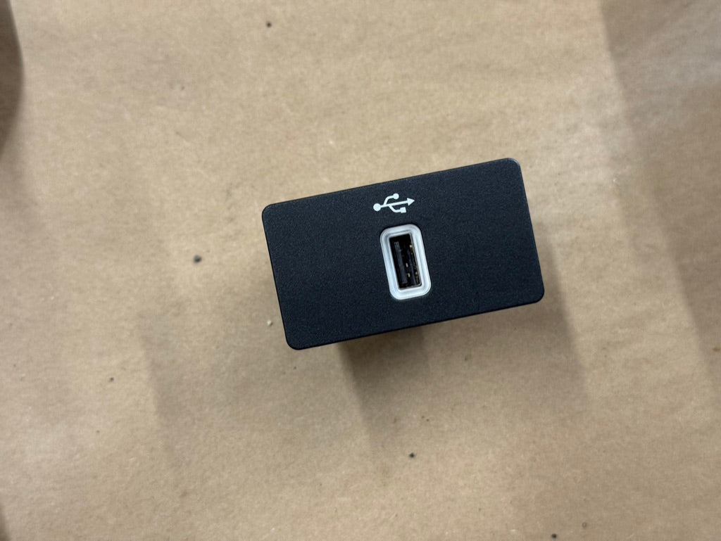 2020 Ford Mustang GT Touch Screen, Face Plate, Radio, Module USB Port