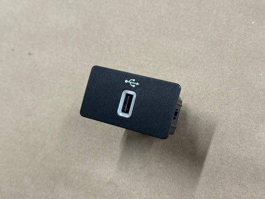 Ford Mustang USB Port OEM 16-17