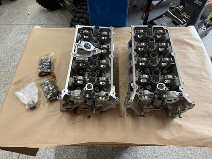 2024-2026 Ford Mustang DOHC Cylinder Heads RH LH Pair Valves 5.0L Coyote Gen 4