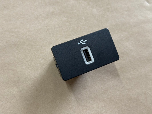 Ford Mustang USB Port OEM 16-17