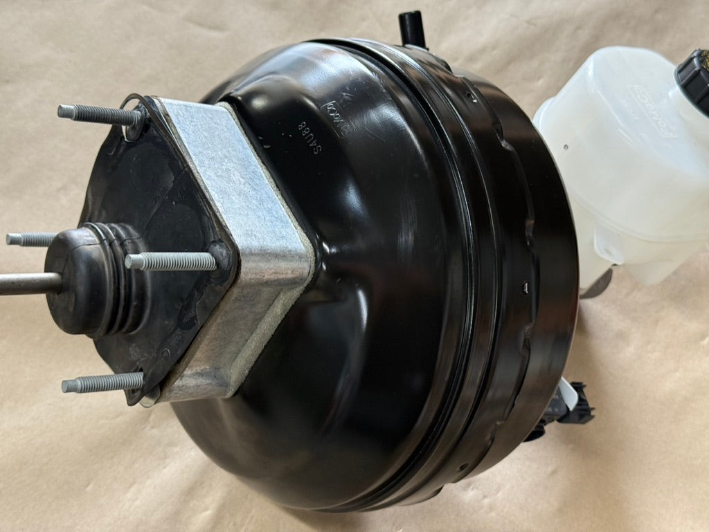 2023-2026 F-250 Super Duty 7.3L Hydraulic Master Cylinder Brake Booster Vacuum