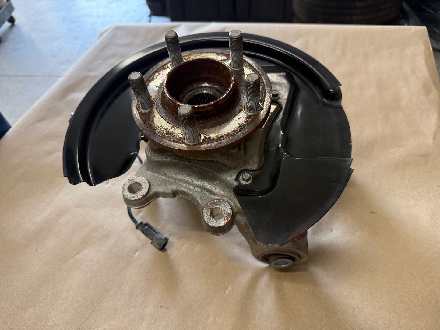 2015-2023 Ford Mustang 5.0 GT RH Passenger Side Rear Spindle Knuckle Hub