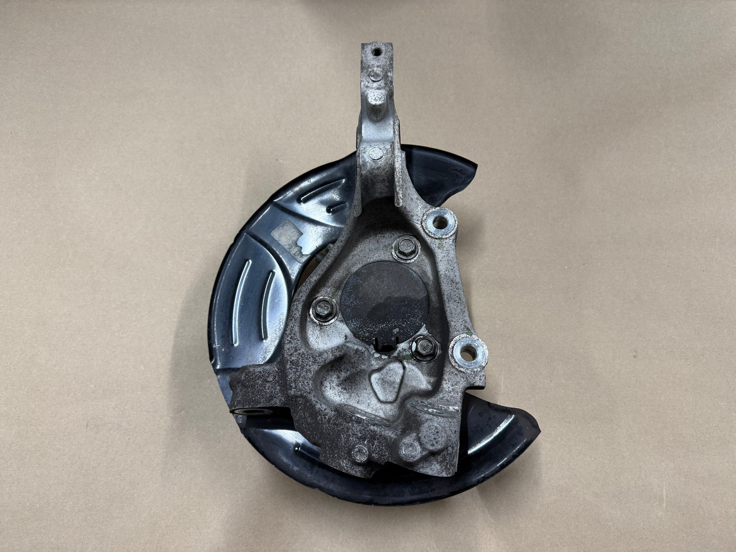 2010-2015 Chevrolet Camaro SS RH Passenger Side Front Spindle Knuckle Hub GM