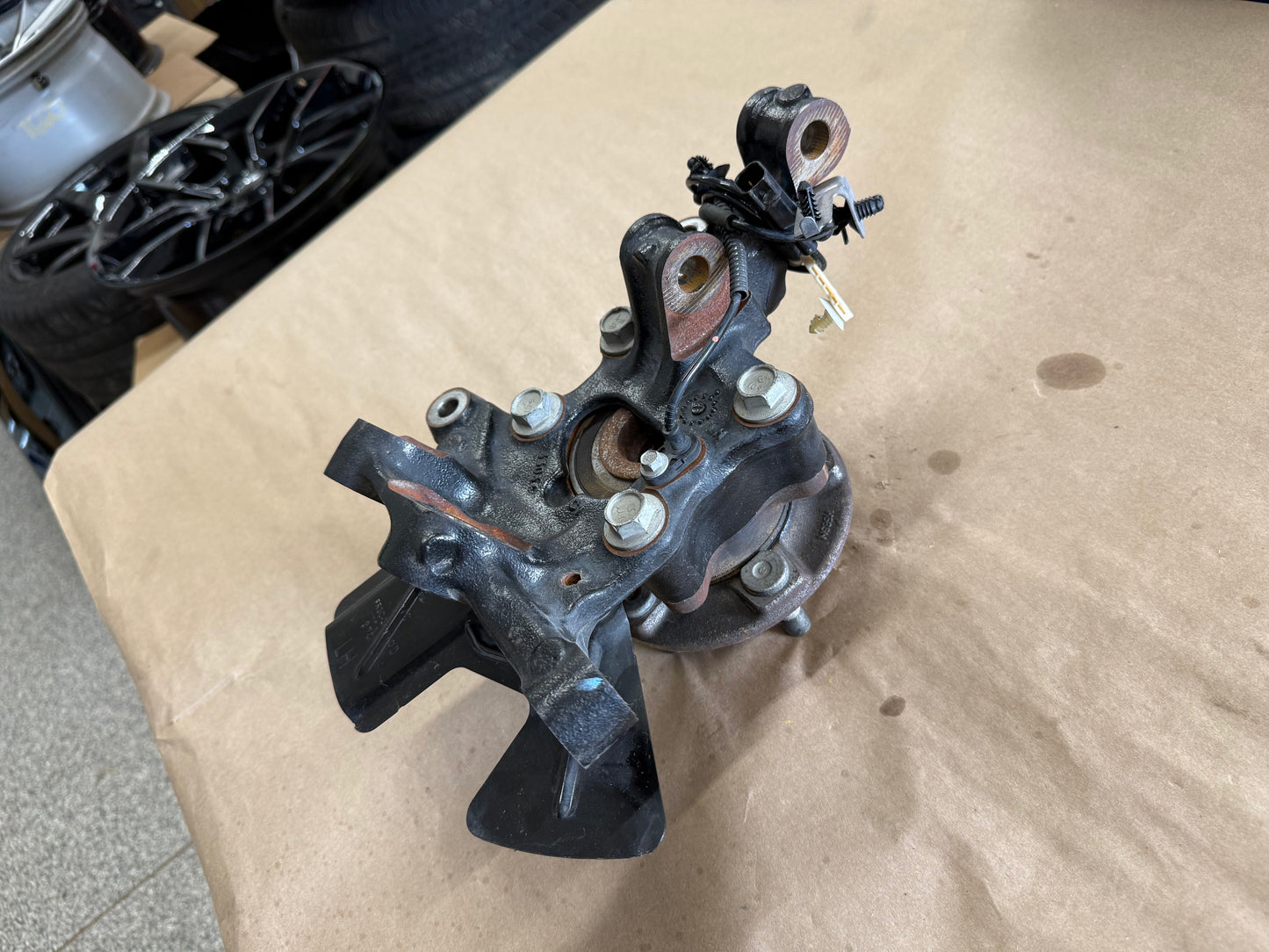 2024-2026 Mustang GT LH Driver Side Front Spindle Knuckle Hub 8k miles