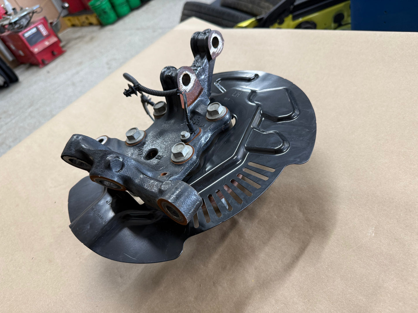 2024-2026 Ford Mustang GT LH Driver Side Front Spindle Knuckle Hub 13k Miles
