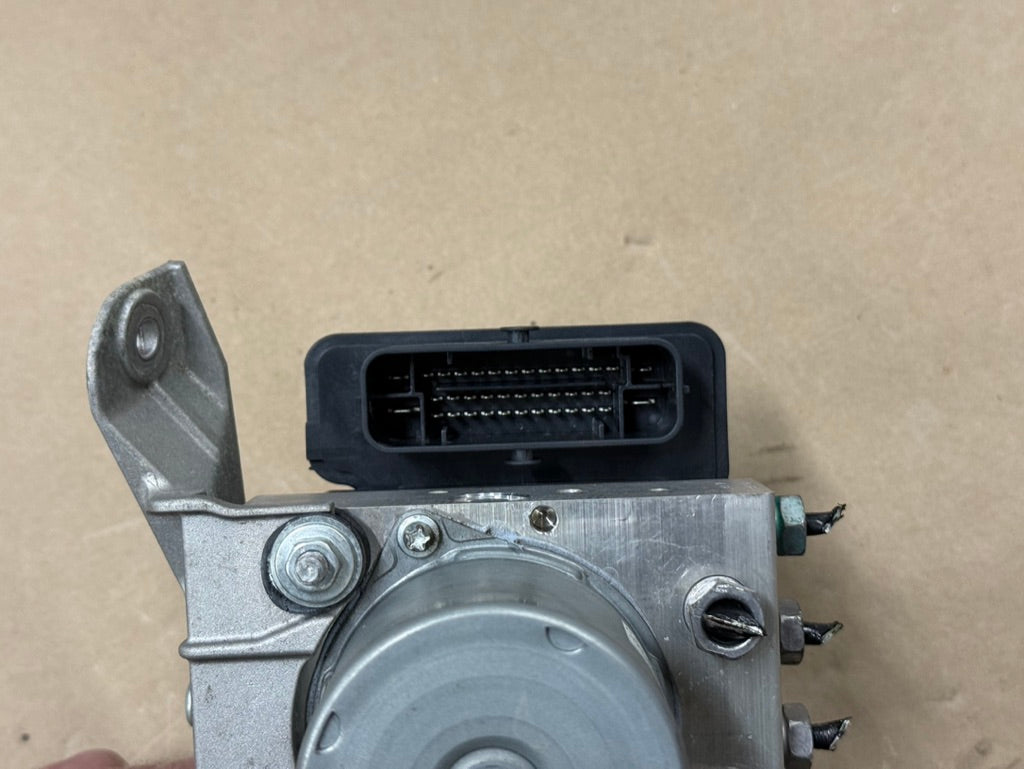 2018 Chevrolet Camaro SS ABS Module Controller Anti-Lock Brakes 41k miles