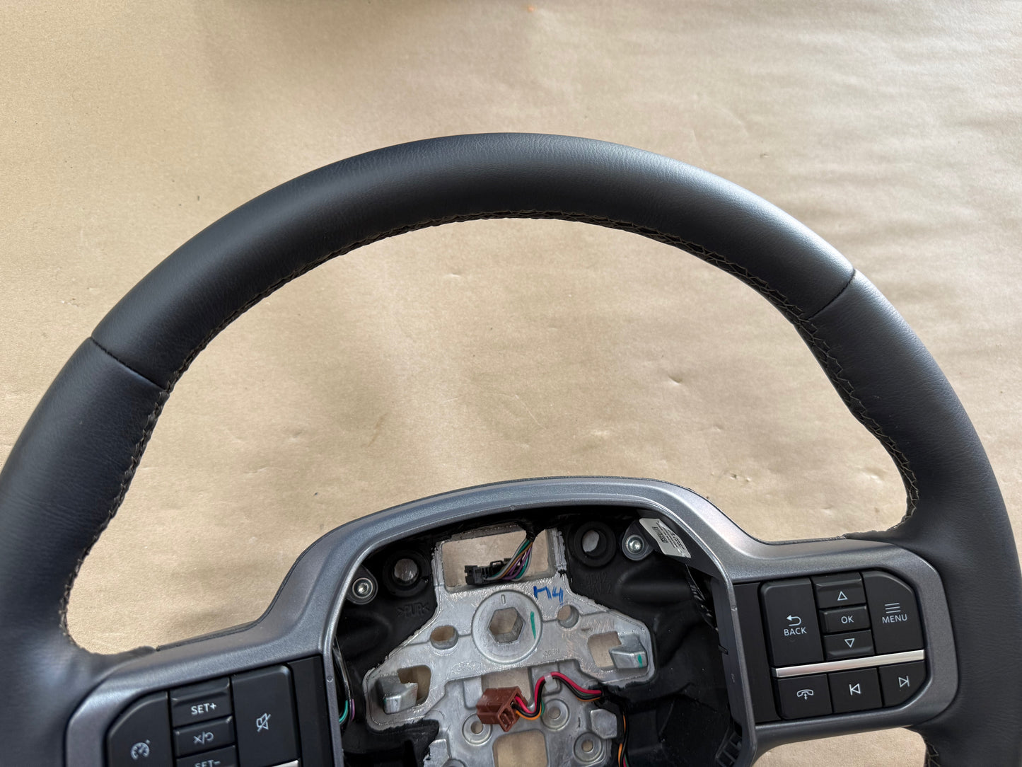 2023-2026 Ford F-250 F-350 Super Duty Soft Leather Steering Wheel 11k miles