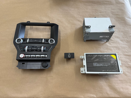 2021 Ford Mustang GT Touch Screen, Face Plate, Radio, Module USB Port
