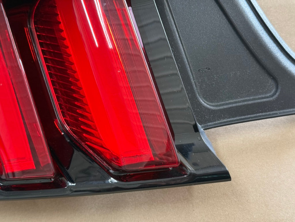 2015-2017 Ford Mustang GT350 GT V6 EcoBoost Tail Light LH Driver Side LED
